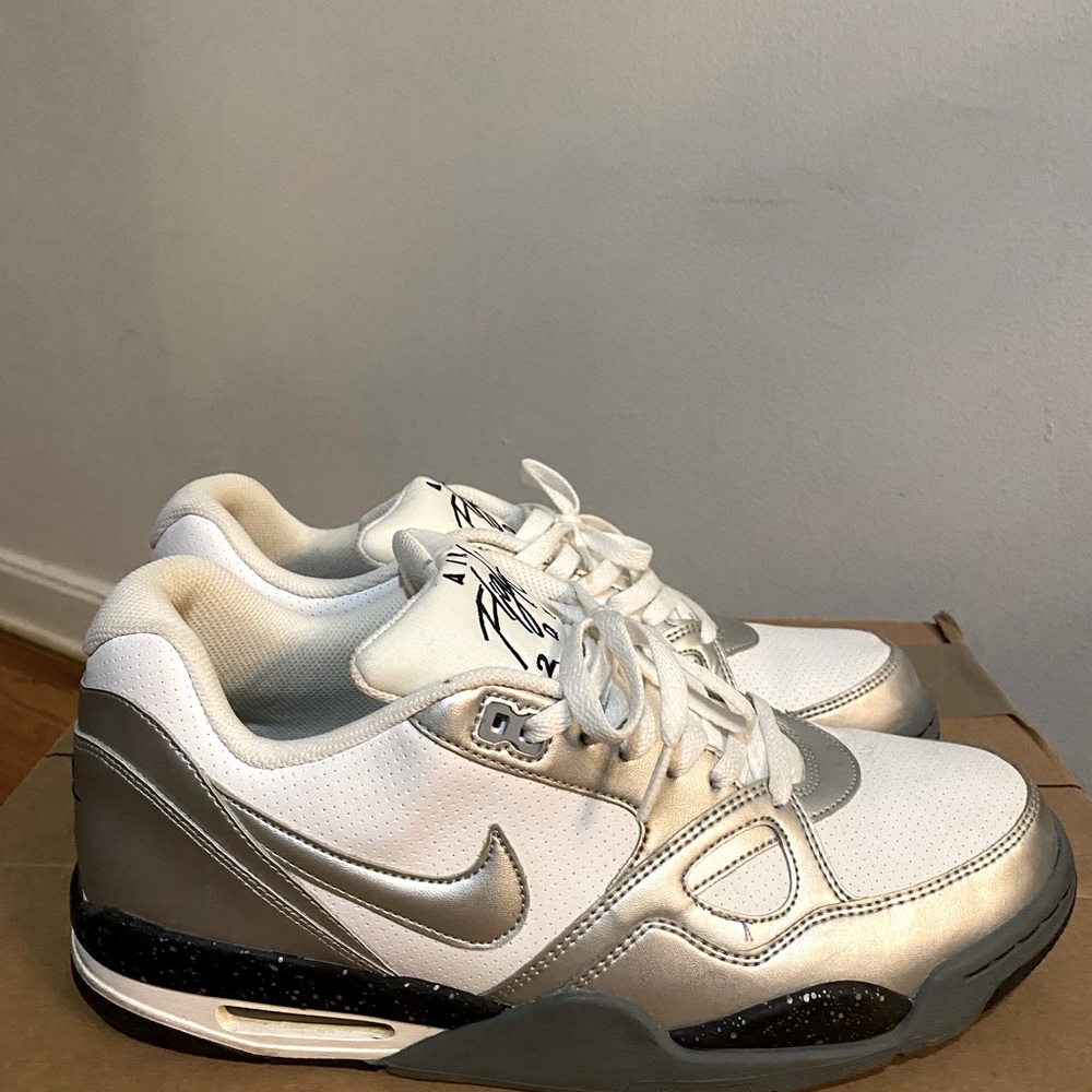 Nike Men’s Air Flight 2013 Size 11 White Silver
